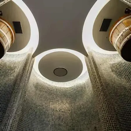 Luxury Prime Location Parking *