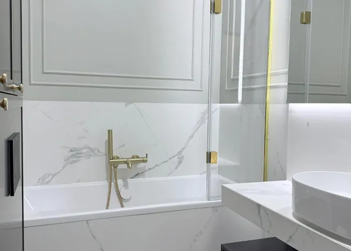 Luxury Prime Location Parking *