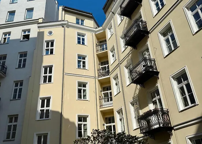 Luxury Prime Location Parking *