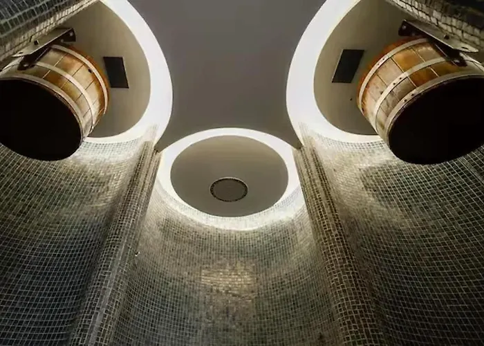 Luxury Prime Location Parking *