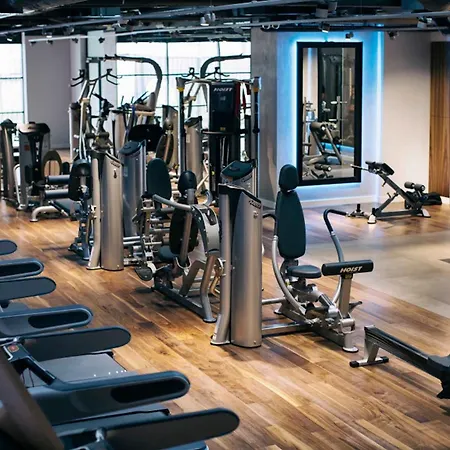 Luxury Prime Location Parking *